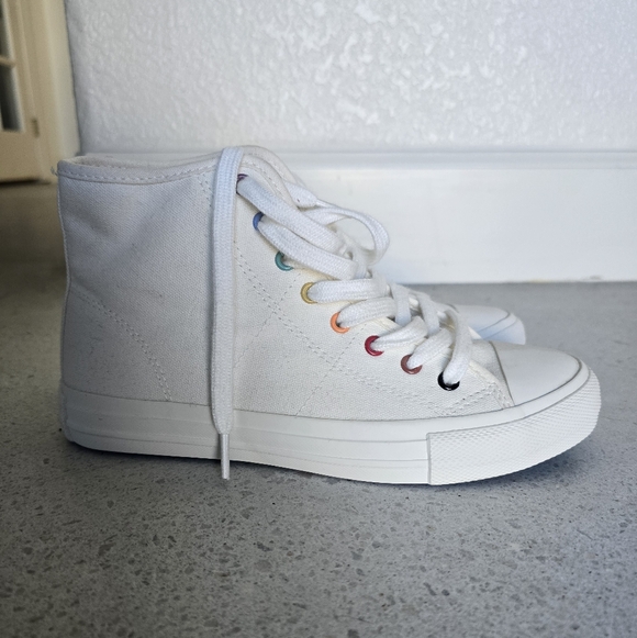 American Eagle Outfitters Shoes - American Eagle White Rainbow Sole Hight Top Canvas Sneakers Size 6